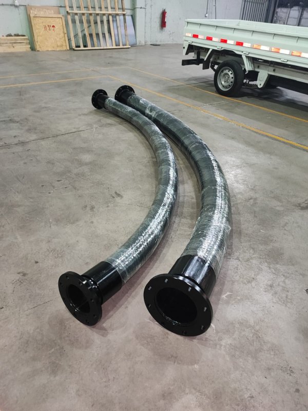 Manguerotes prensados con flanges, listos para despacho